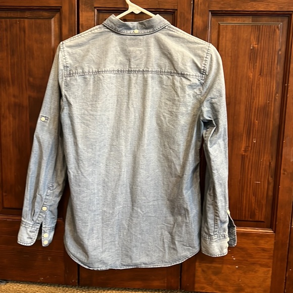 J. Crew Factory Perfect Fit Chambray Denim Button-Up Shirt. Size: Small Petite - Picture 9 of 10